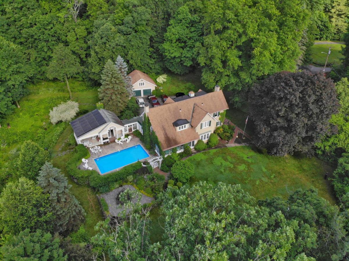 Howarth House Bed And Breakfast ฟิทช์เบิร์ก ภายนอก รูปภาพ