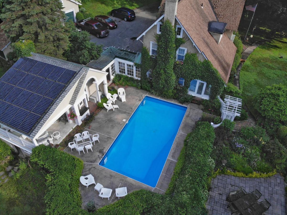 Howarth House Bed And Breakfast ฟิทช์เบิร์ก ภายนอก รูปภาพ