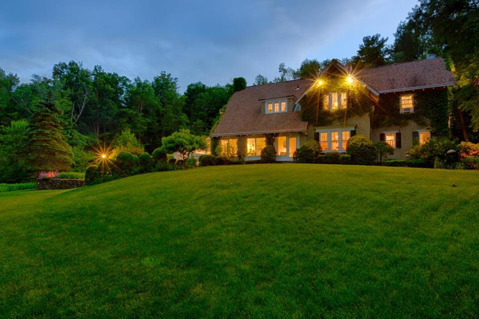 Howarth House Bed And Breakfast ฟิทช์เบิร์ก ภายนอก รูปภาพ