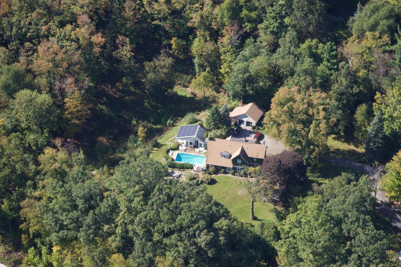 Howarth House Bed And Breakfast ฟิทช์เบิร์ก ภายนอก รูปภาพ