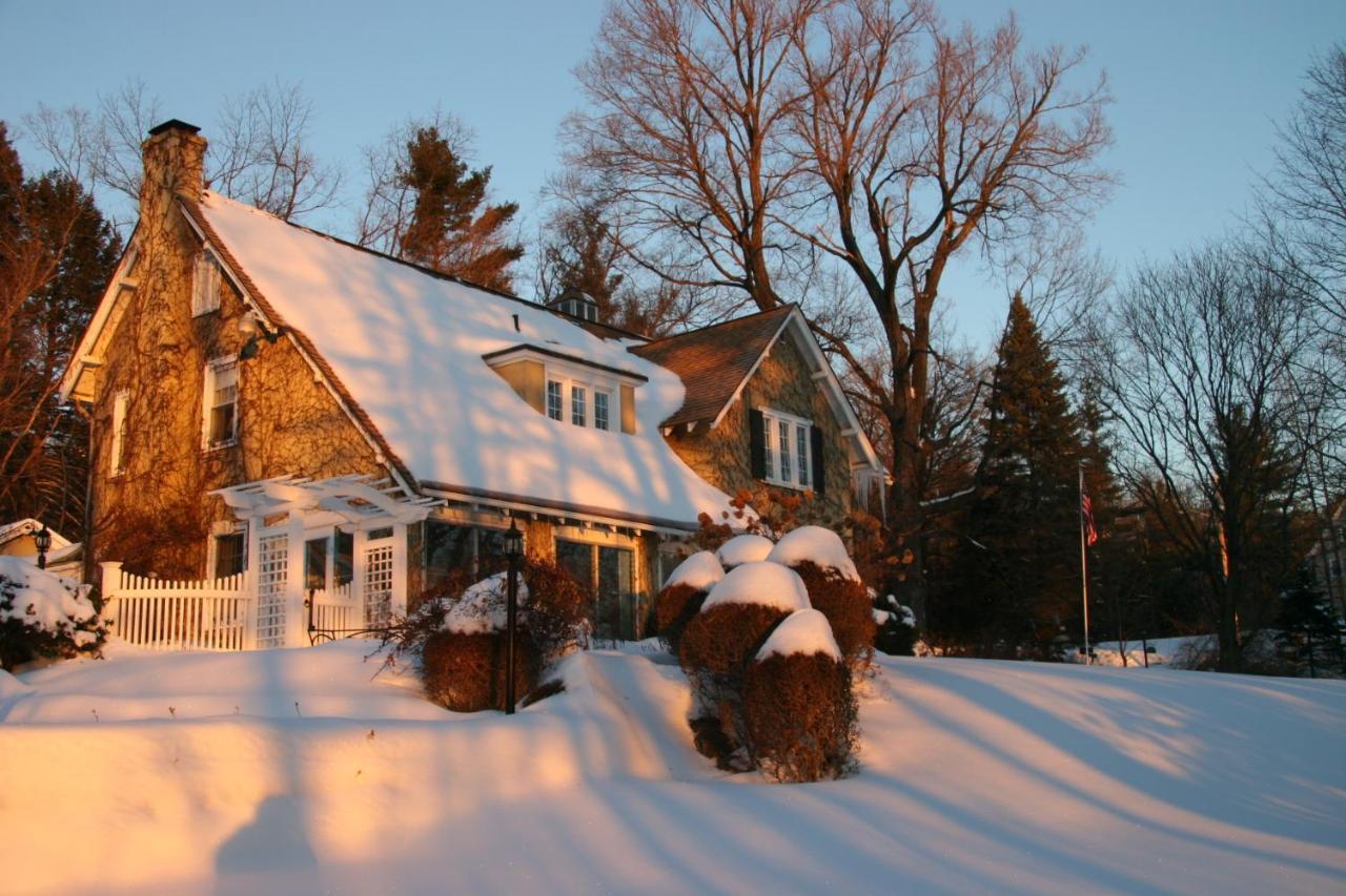 Howarth House Bed And Breakfast ฟิทช์เบิร์ก ภายนอก รูปภาพ