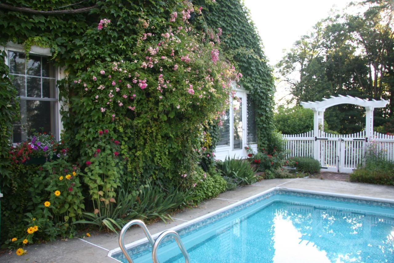 Howarth House Bed And Breakfast ฟิทช์เบิร์ก ภายนอก รูปภาพ